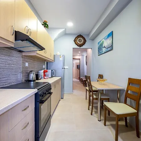 Spot Beach, Food & Coffee Nearby