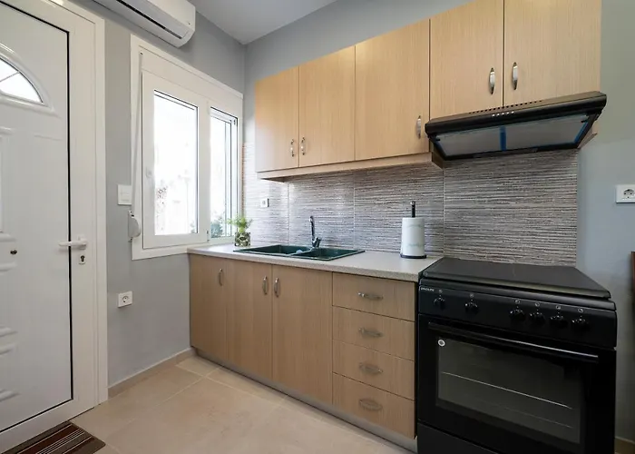 Spot Beach, Food & Coffee Nearby * Кос